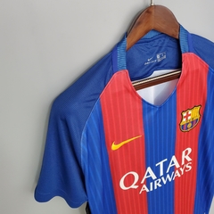 Camisa Barcelona Retrô 16/17 Torcedor Nike Masculino - Azul e Vermelho - comprar online