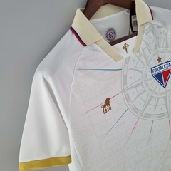 Camisa Fortaleza Libertadores 2022 Torcedor Leão Masculino - Branco e Dourado na internet