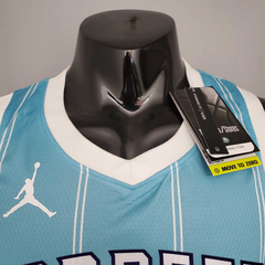 Regata Charlotte Hornets Branca e Azul - Nike - Masculina - Lux Esports - Camisas de Futebol