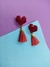 Aretes de corazón con barbitas grandes. en internet