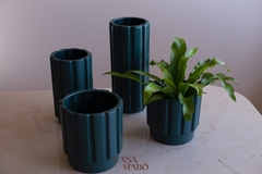 CACHEPOT LARGO CANELADO VERDE MUSGO MATTE (M) - comprar online