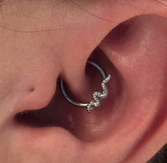 Piercing daith/ aço na internet