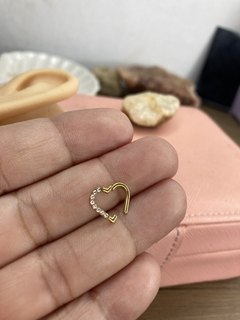 Segmento /coração / titânio/gold - Divina Isa Piercing