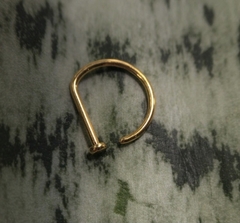 Nariz/ d-ring/ titânio/ gold - Divina Isa Piercing