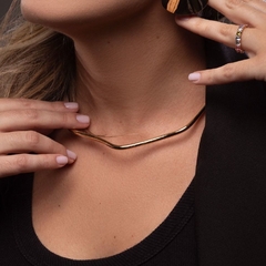 Choker Tubo Ondulado Dourado