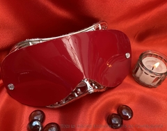 Antifaz de vinilo rojo con strass - tienda online