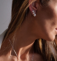 Brinco Earcuff tira com 3 pérolas na internet