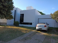 VILLA ALLENDE - BARRIO PRIVADO LA MORADA - CASA DE CATEGORIA 3 DORMITORIOS CON PILETA CONSULTAS ACÁ: 3517620375