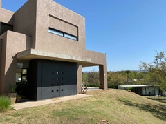 VILLA ALLENDE GOLF - MODERNA CASA DE 4 DORMITORIOS - CONSULTAS 3515940880 en internet