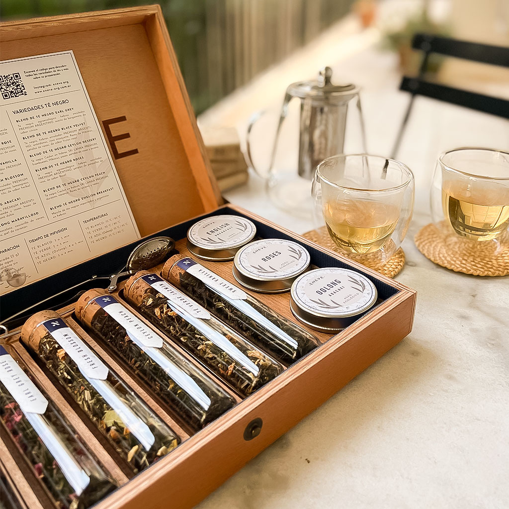 tea box - Caja de madera de cedro con Te en hebras - gift box