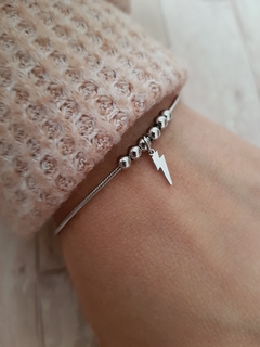 PULSERA CON DIJE RAYO AQ