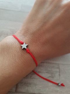 PULSERA DE HILO ROJO CON DIJE ESTRELLA AQ