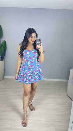 Vestido Curto Viscose Alça Fita Azul c/ Estampas Flores Brancas/Rosas na internet