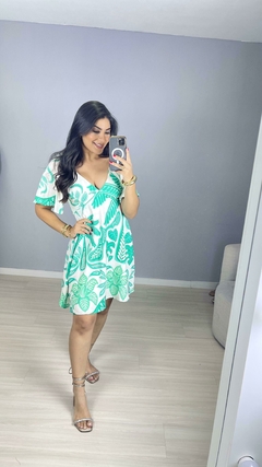 Vestido Curto Viscose Decote Em V/Estampa Tropical - Morena Jambo