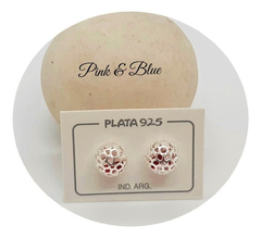 Par De Aros Esfera Calada Con Cubis Rojos 10mm - Plata 925