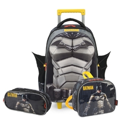 Kit Mochila Rodinhas Lancheira e Estojo BATMAN com Asas 3D