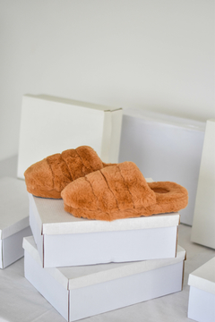 Pantufla Camel cerrada