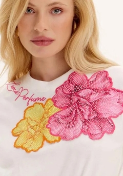 BLUSA T-SHIRT FLORES BORDADAS | LANÇA PERFUME - comprar online