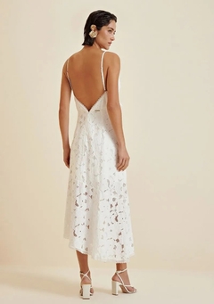 Vestido Morena Rosa Midi Decote V Detalhe Regulador Off White | MORENA ROSA na internet