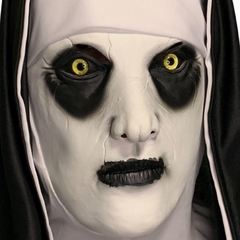 Mascara Realista do filme A Freira de Invocação do Mal com véu preto. O Parque Do Terror da Warner Bros. Edição de Luxo em que Valak aparece com expressão realística . Máscara de terror fantasia dia das bruxas látex halloween carnaval realística perfeita