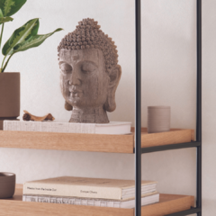 Escultura com a Face Rosto de Buda Tailandês no padrão de madeira feita de resina . Buddah contemplativo e meditativo. Decoração para estante , mesa de trabalho , cantinho zen , nicho , home office 