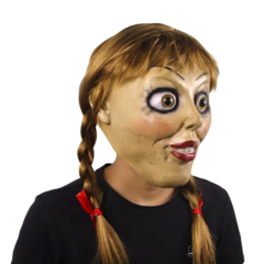 Mascara Realista Annabelle com cabelo comprido de tranças e laço e olhos de acrílico - Filme Invocação do Mal . Para colecionadores Máscara de filme terror Halloween Dia das Bruxas  Cosplay  Carnaval  Fantasia. Edição de luxo