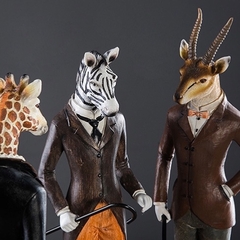 Escultura de resina lindas e atuais, apresentam o animal com corpo de humano. Modelo s: Girafa, Antílope e Zebra de terno . Estatuetas estátuas esculturas de animais de terno gravata e bengala com corpo de humano como homem pessoa.  Zebra , Girafa e Antíl