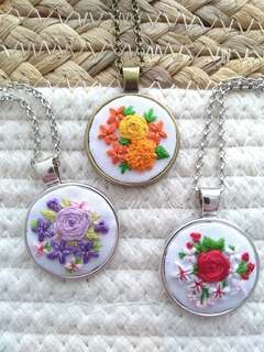 Hand embroidered pendant - Silver 10 on internet