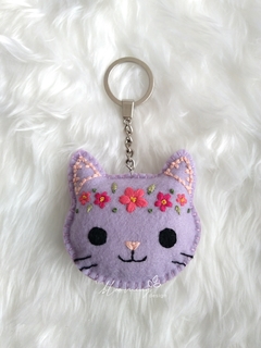 Gatito Lila con Flores