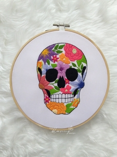 Calaverita con Flores - Bastidor Bordado a Mano - MEDIANO