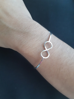 Bracelete Infinito na internet