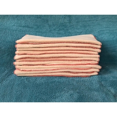 Imagem do kit “quero usar todo dia”: contendo 20 fraldas de pano ecológicas modernas importadas + 30 absorventes variados