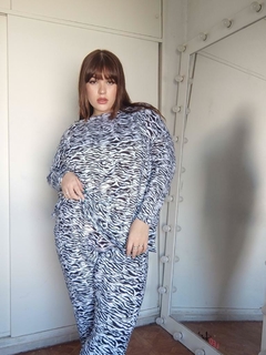 Conjunto de modal estampado CURVY PLUS SIZE