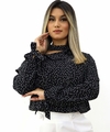 BLUSA PRETA COM ESTAMPA DE BOLINHAS BRANCA