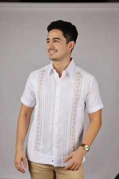 Guayabera De Lino Con Bordado En Punto De Cruz Mod. Huhí - comprar en línea