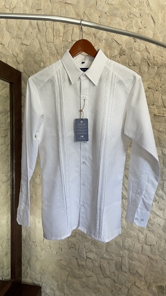 Camisa Guayabera en lino con bordado y alforzado artesanal mod Sacalum