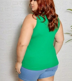 Regata Canelada Plus Size Verde Bandeira na internet