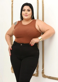 Regata Canelada Plus Size Marrom - comprar online