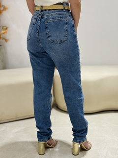 Calça Jeans Mom na internet