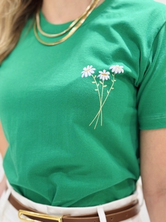 T-shirt Estampada Trio de Flores - comprar online