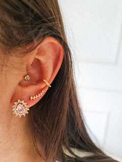 Ear Cuff Cravejado na internet