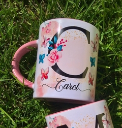 Caneca com Colher Floral e Borboletas com Nome na internet