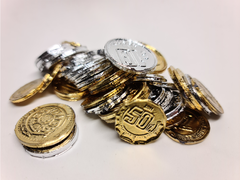 Monedas de plástico acabado metalizado - comprar en línea