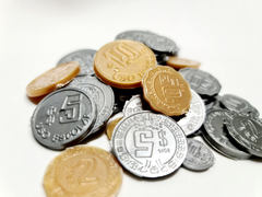 Monedas de plástico en internet