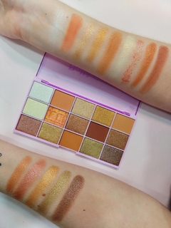 PALETA DE SOMBRAS X15 (636699) Belle Grace