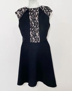 Vestido negro con encaje en internet
