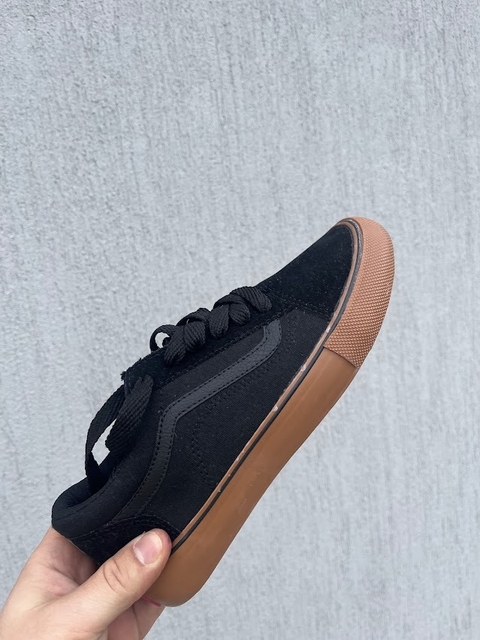 Vans negra suela marron