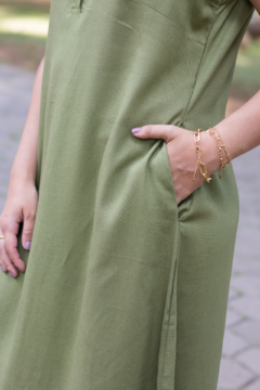 VESTIDO DE LINHO COM BOLSOS NAS LATERAIS, GOLA POLO E DECOTE COM BOTÕES DÚNIA - loja online