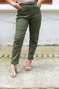 CALÇA COM CINTO E BOLSOS VIVIAN - comprar online