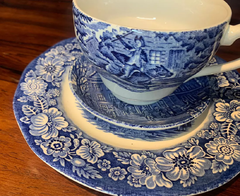 XÍCARA PARA CHÁ COM PIRES EM PORCELANA INGLESA AZUL - CÓD. 280 - loja online